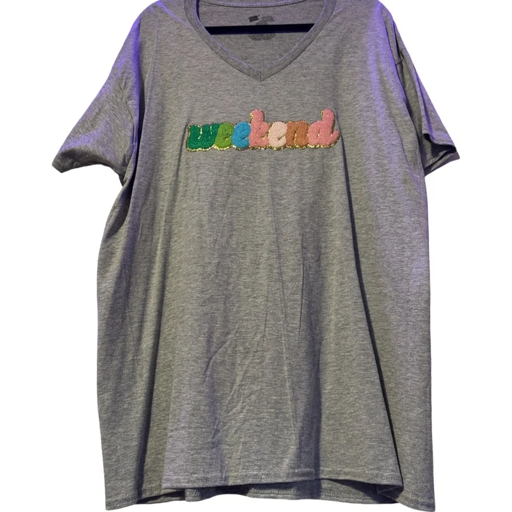 Heather Gray V-Neck T-Shirt With “Weekend” Size XL - Picture 7 of 8